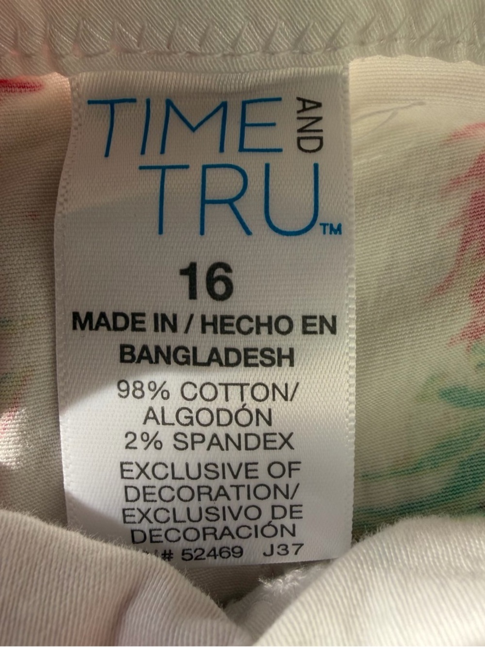 Time and Tru White Pineapple Print Cargo Capris Women’s 16 - Picture 5 of 5